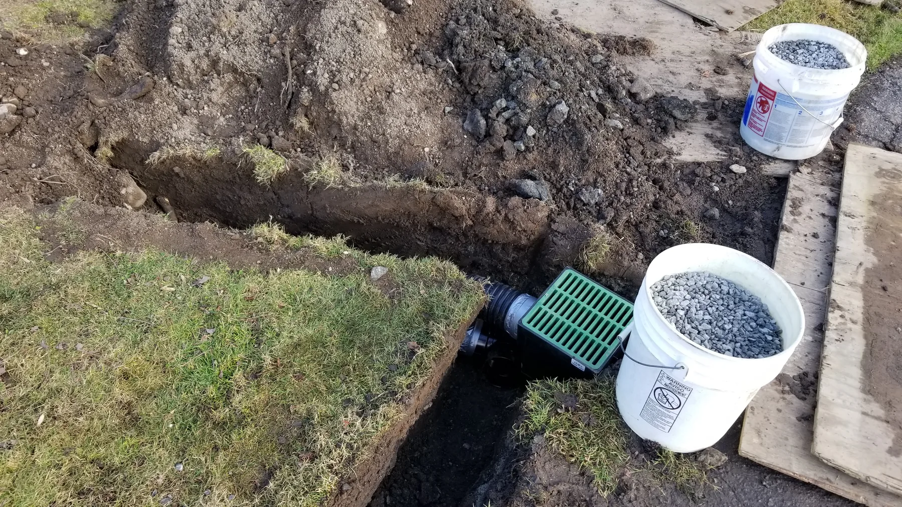 Installed drainage basin with staged gravel